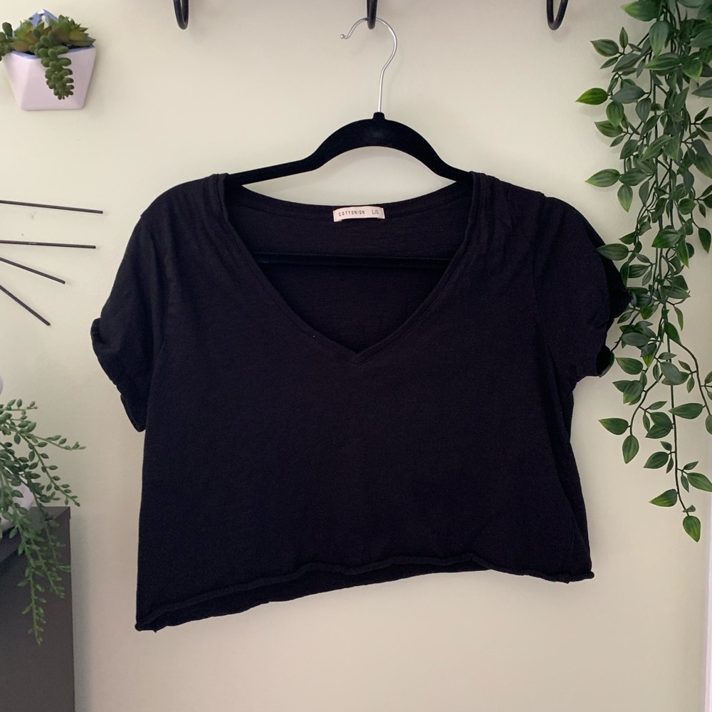 Cropped black vneck